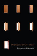 Cover image of book Strangers at Our Door by Zygmunt Bauman